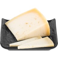 Сыр козий полутвердый Гранд Маэстро с трюфелем, 45%, 1 кг, фасовка 0.15&nbsp;-&nbsp;0.2 кг