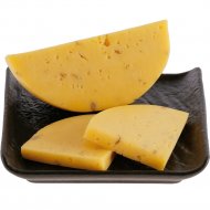 Сыр полутвердый «Ларец с грецкими орехами» 50%, 1 кг, фасовка 0.25 - 0.3 кг