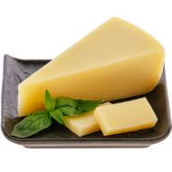 Сыр твердый пармезан «Dziugas» 40%, 1 кг, фасовка 0.3 - 0.2 кг