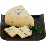 Сыр с голубой плесенью «Молодея» Рокфорти, 55%, 1 кг, фасовка 0.15 - 0.25 кг